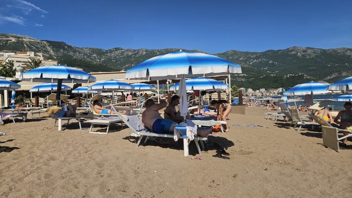 Žena u štiklama na plaži postala viralni hit na društvenim mrežama
