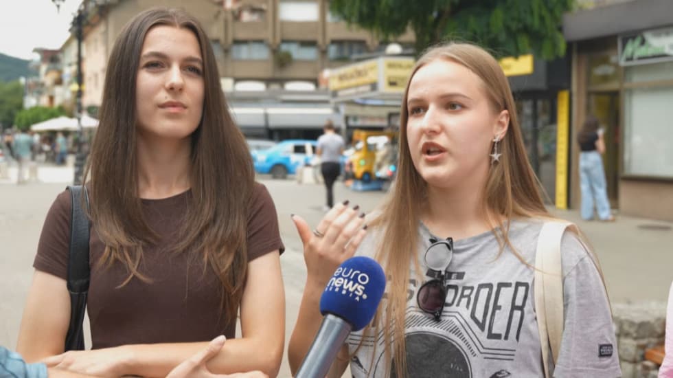 Desetine žena i devojčica u Novom Pazaru donirala kosu za decu obolelu od raka
