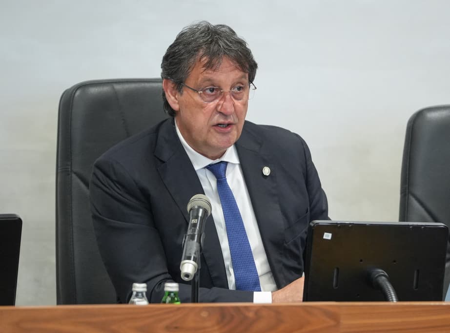 Ministar Gašić čestitao Dan avijacije
