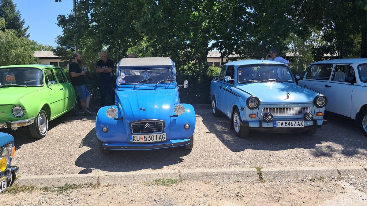 U Vranju održan defile sa 120 oldtajmera, među njima automobil star 67 godina